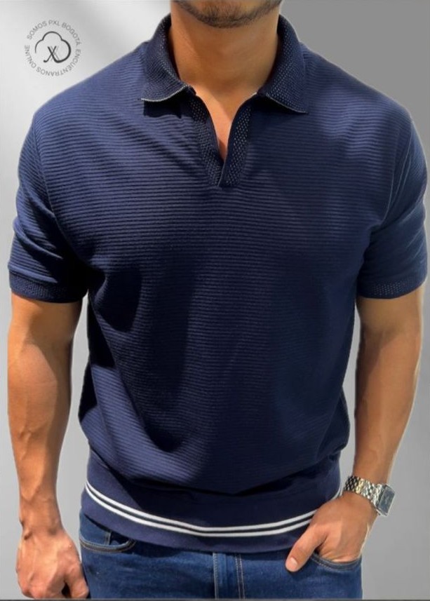 Polo Milán, tela texturizada, azul marino con franjas, S, M, L, XL, $90
